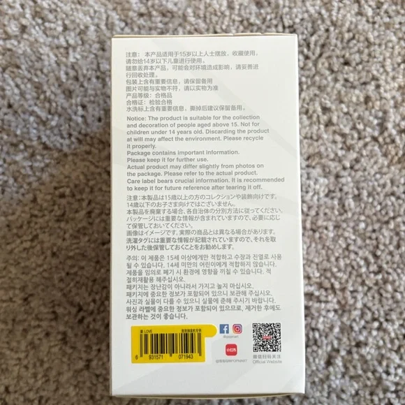 Labubu The Monsters - Big Into Energy - LOVE (red) Vinyl Face Plush Pendant - Picture 4 of 7